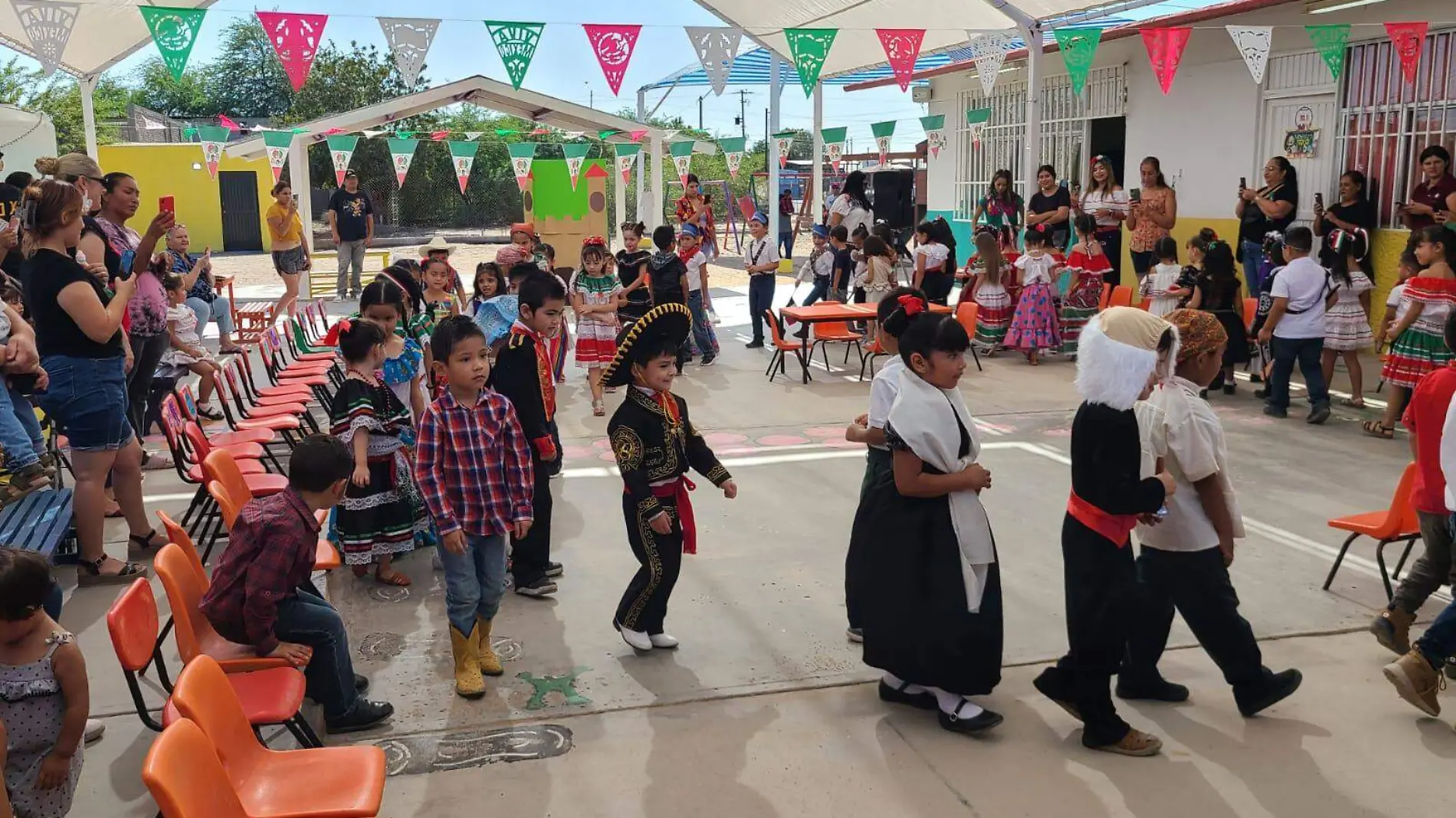 Este día, en las escuelas se está celebrando el Día de la Independencia de México